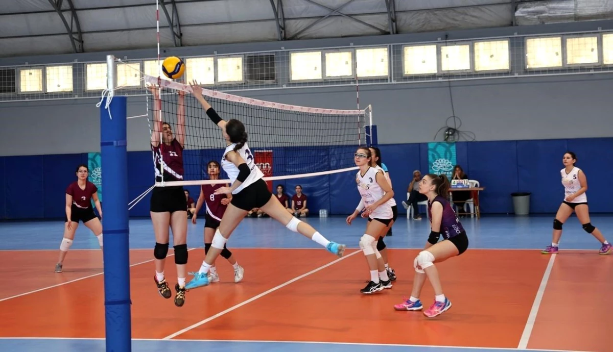 Nilüfer Uluslararası Spor Şenlikleri Genç Kızlar Voleybol Maçlarıyla Devam Ediyor