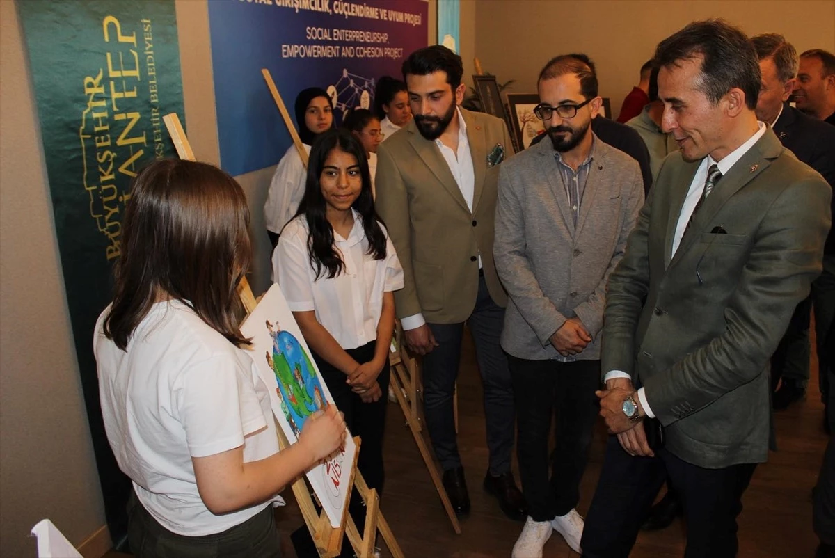 Gaziantep\'te 23 Nisan resim sergisi açıldı