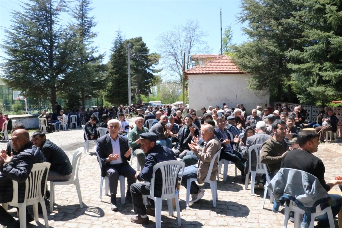 Sandıklı Kızık köyünde vatandaşlar yağmur duasına çıktı