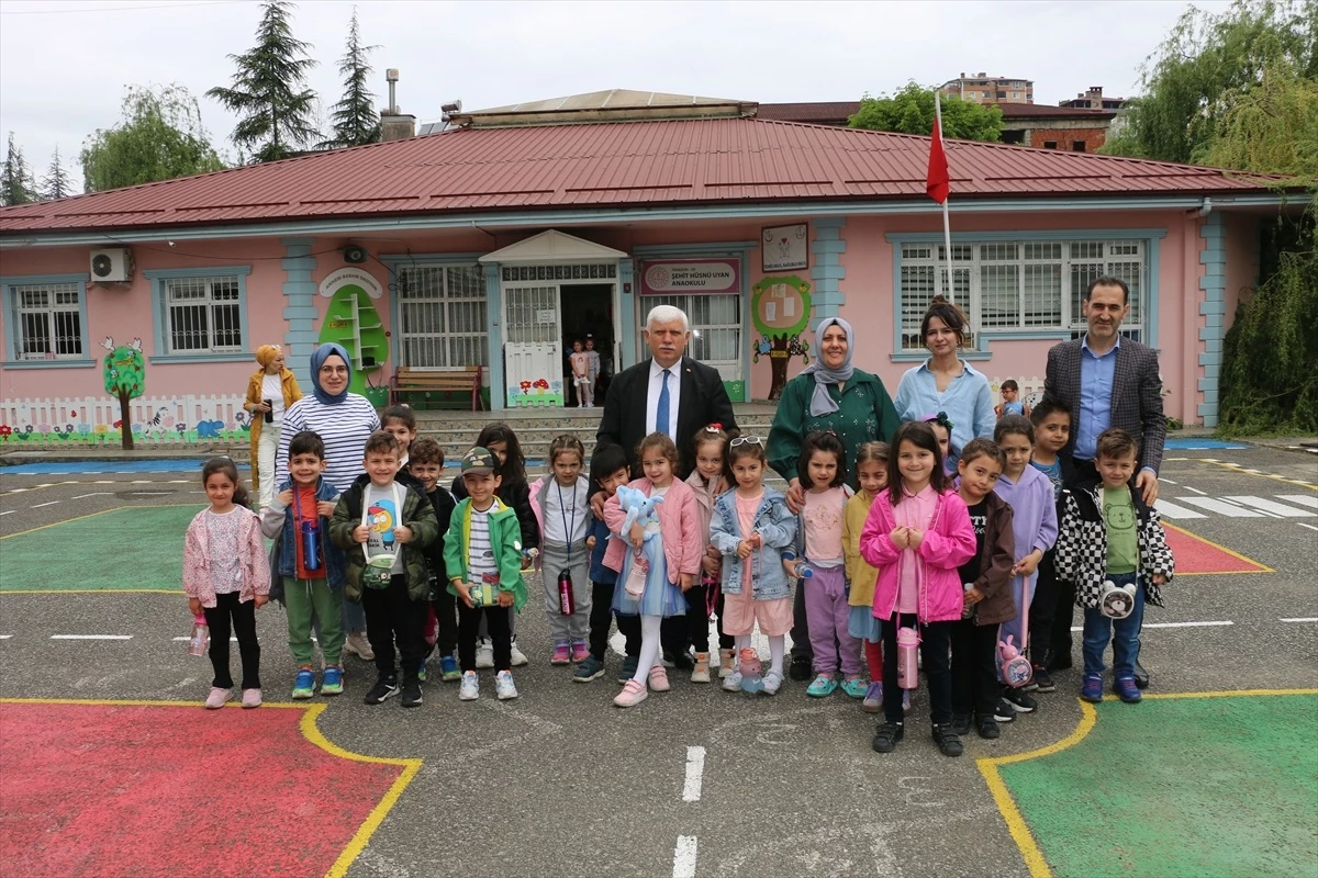 Trabzon\'da Şehit Hüsnü Uyan Anaokulu öğrencilerine trafik eğitimi verildi