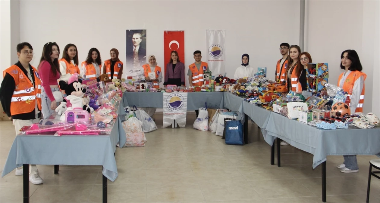 Sinop Üniversitesi Öğrencileri Lösemili Çocuklara Oyuncak Hediye Etti