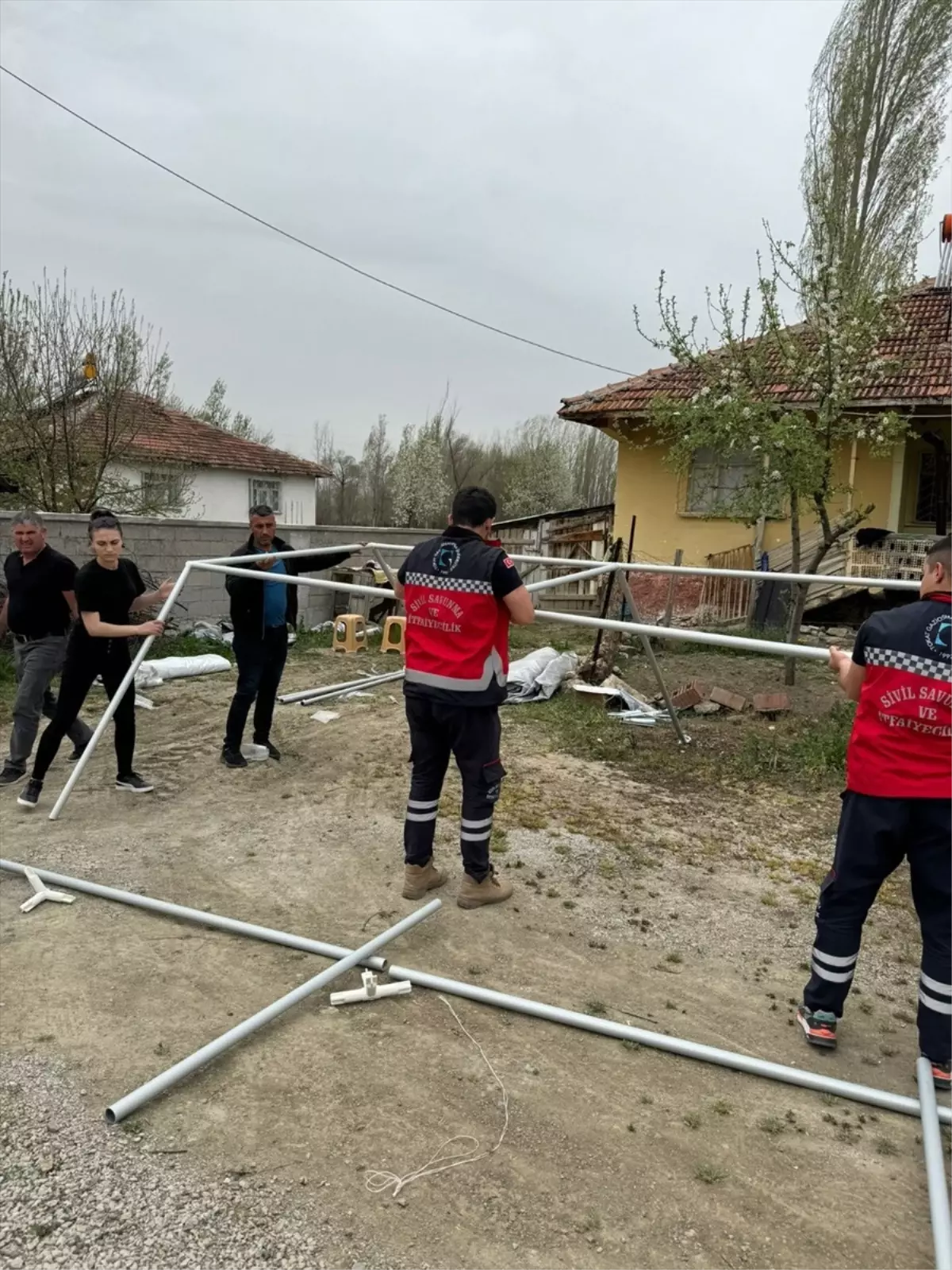 TOGÜ Öğrencileri Tokat\'ta Depremzedelere Yardım Etti