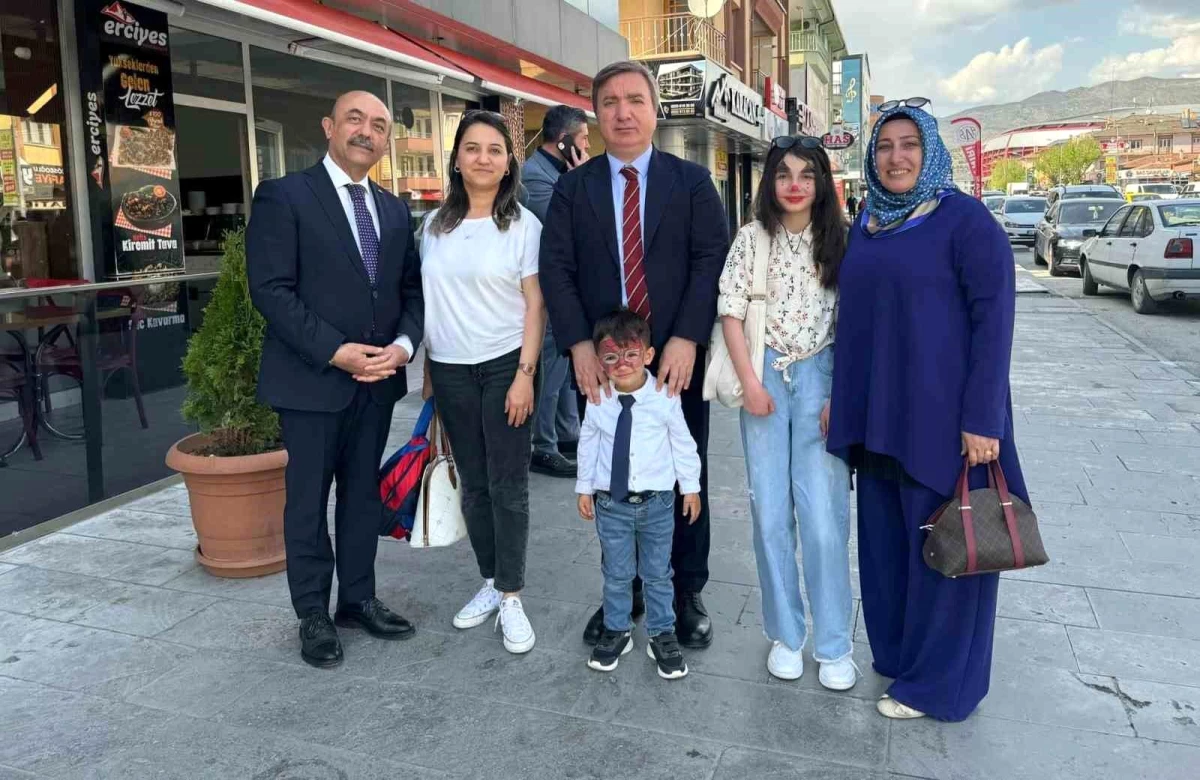Erzincan Valisi Hamza Aydoğdu: 23 Nisan, dünyanın ilk ve tek çocuk bayramıdır
