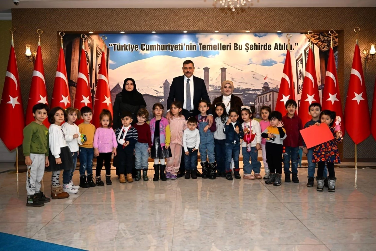 Erzurum Valisi Mustafa Çiftçi, 23 Nisan Ulusal Egemenlik ve Çocuk Bayramı\'nı kutladı