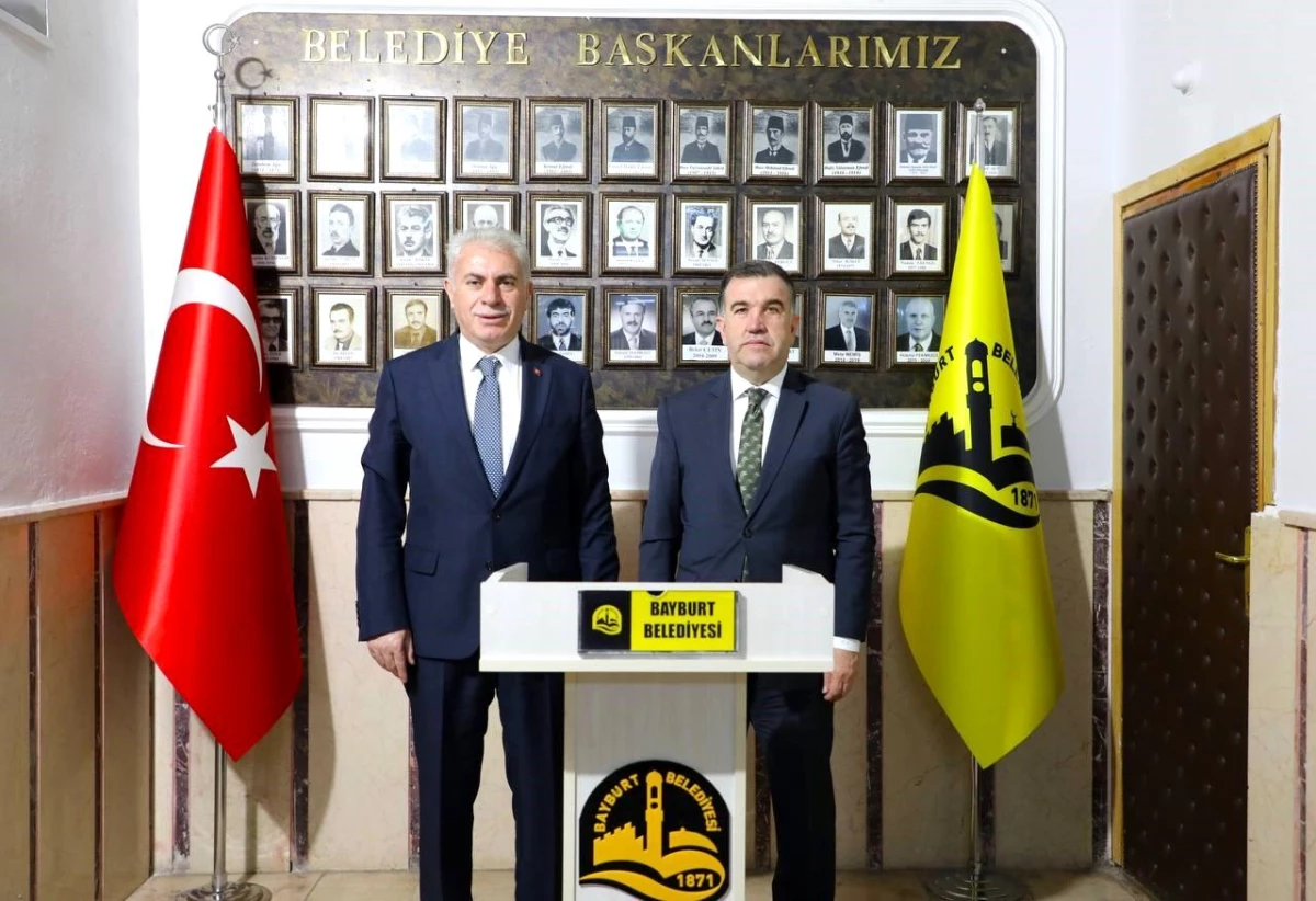 Bayburt Valisi Mustafa Eldivan, Belediye Başkanı Mete Memiş\'i ziyaret etti