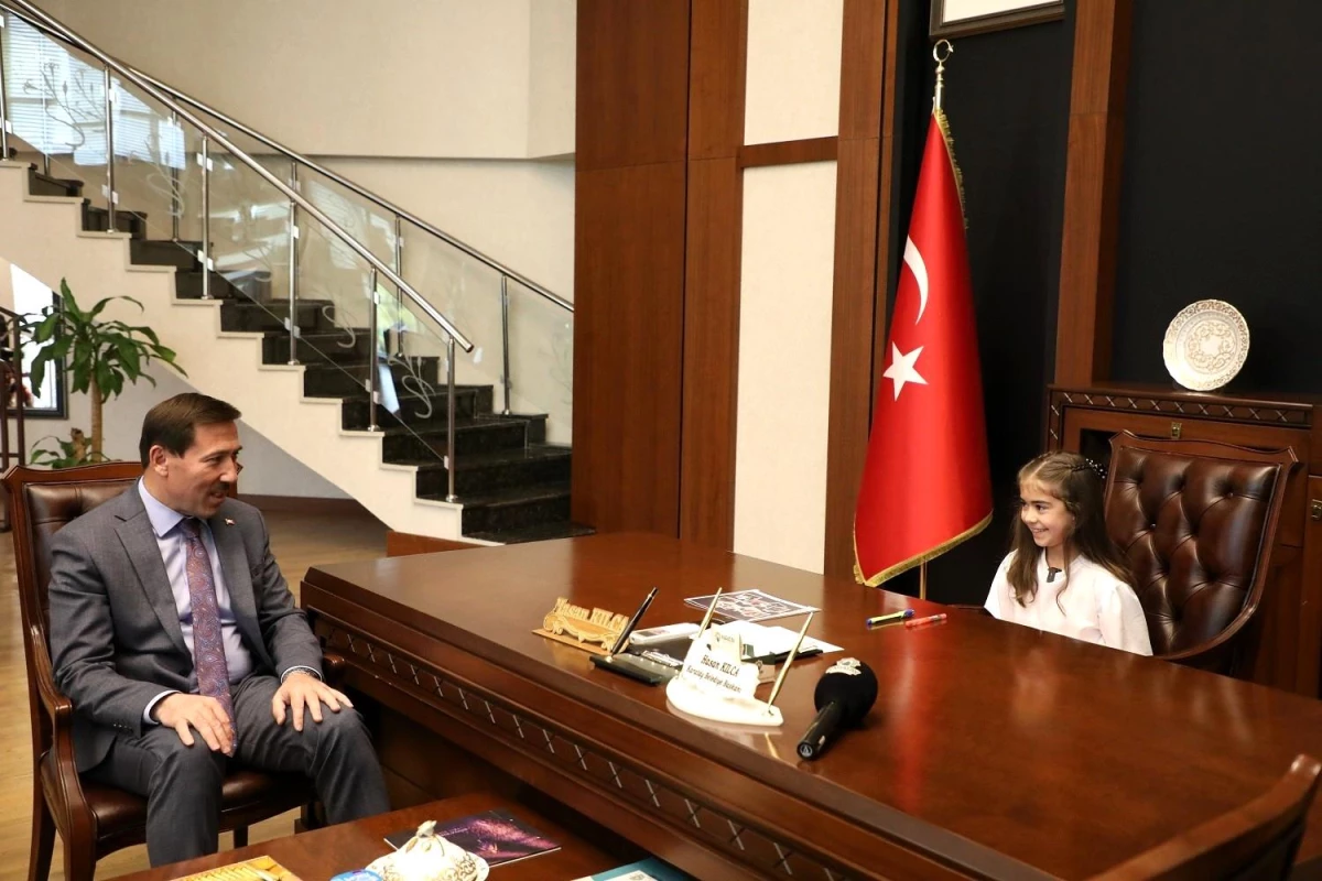 Konya\'da 23 Nisan\'da Belediye Başkanı koltuğunu öğrenciye devretti