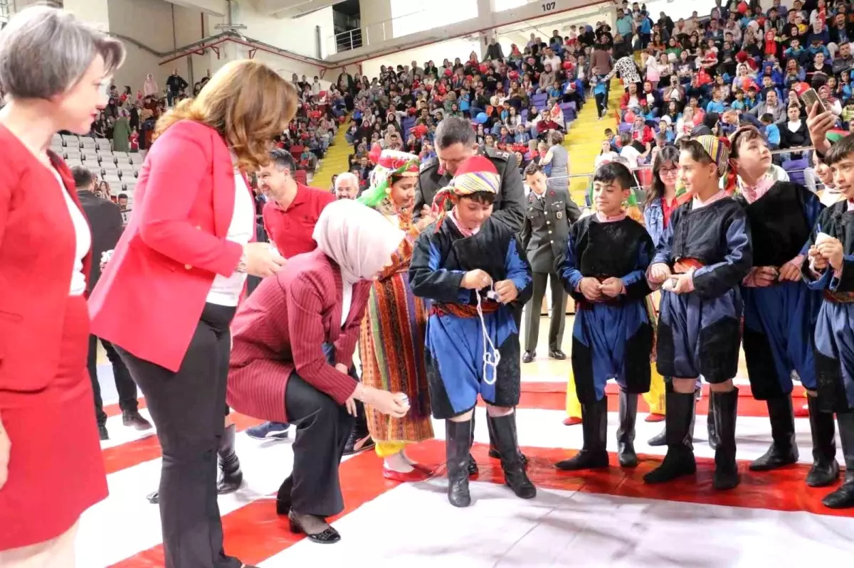 23 Nisan Ulusal Egemenlik ve Çocuk Bayramı Afyonkarahisar\'da Coşkuyla Kutlandı