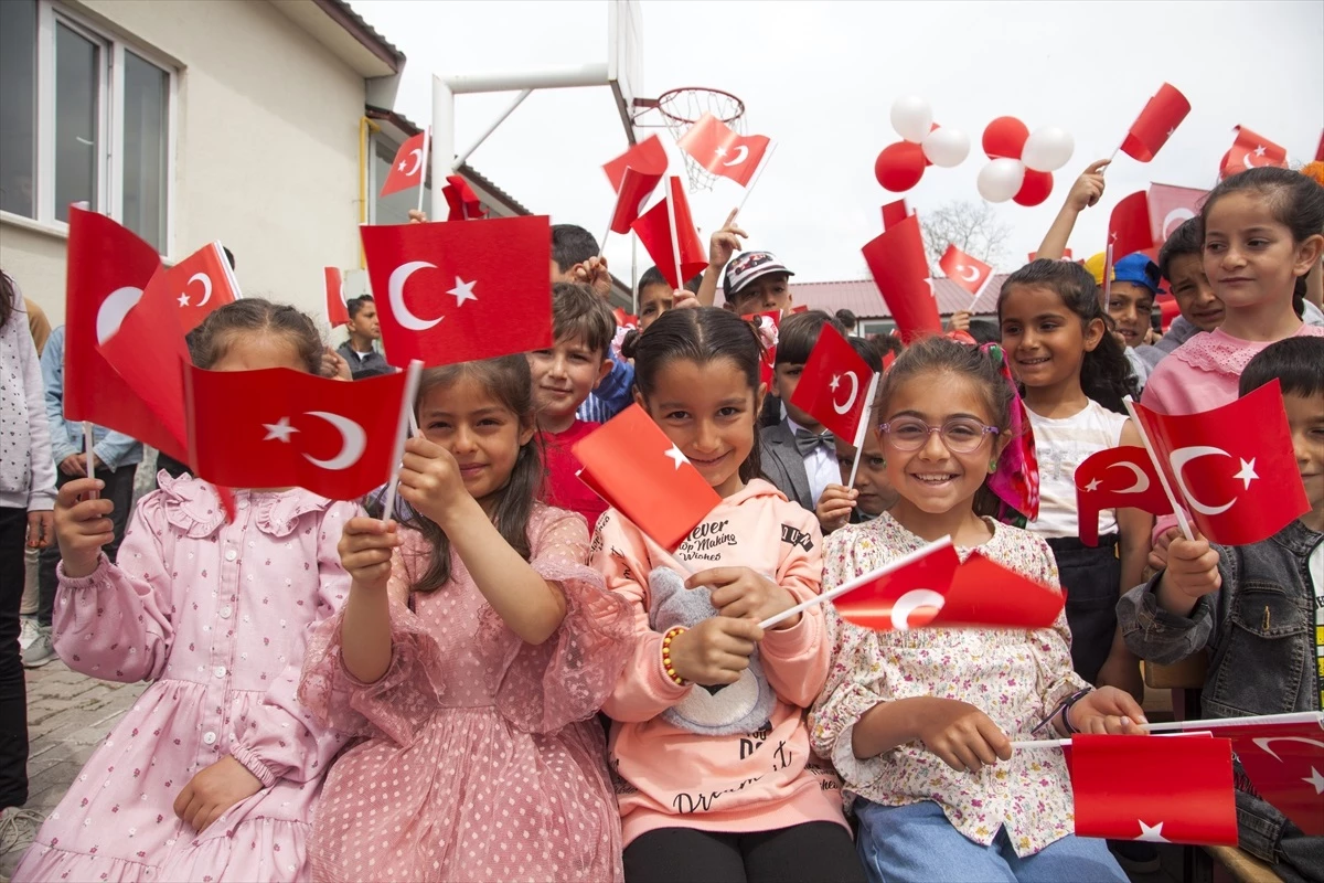 Ahlat\'ta 23 Nisan Ulusal Egemenlik ve Çocuk Bayramı Kutlandı