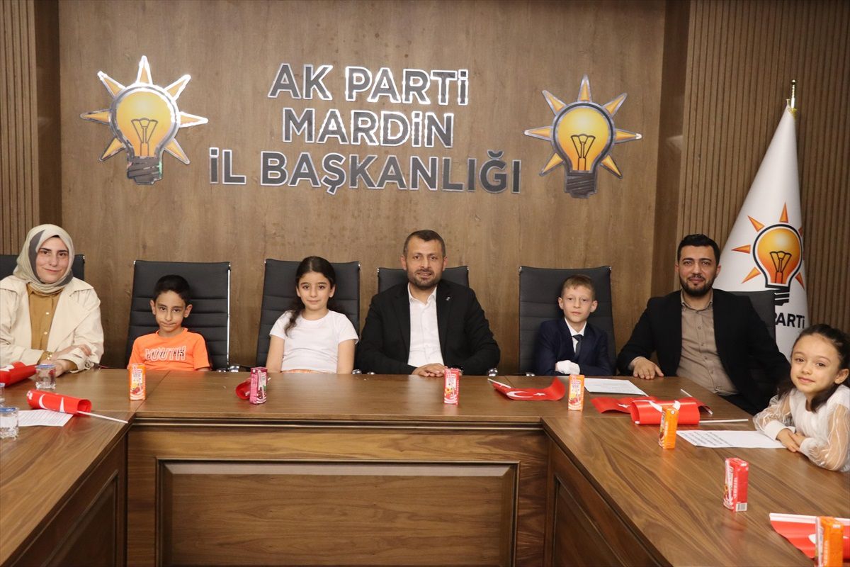 AK Parti Mardin İl Başkanı Vahap Alma, 23 Nisan\'da Koltuğunu Öğrenciye Devretti