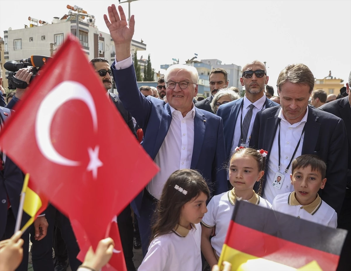 Almanya Cumhurbaşkanı Gaziantep\'te İlkokulu Ziyaret Etti