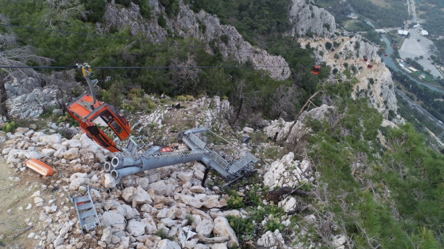 Antalya'daki teleferik kazasında kontrol odasında yaşananlar kamerada: Sistemi durdurup 23 saniye sonra yeniden çalıştırmışlar