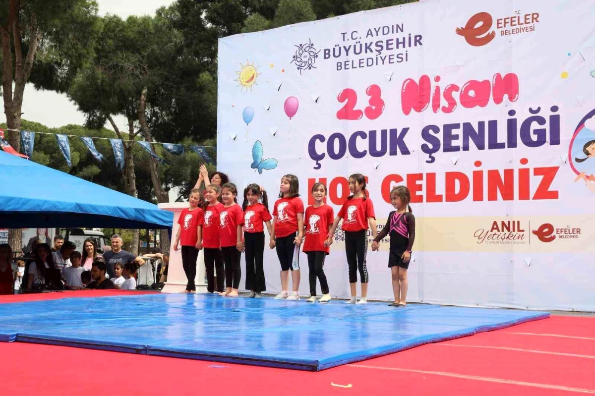 Aydın Büyükşehir Belediye Başkanı Özlem Çerçioğlu ve Efeler Belediye Başkanı Anıl Yetişkin, çocuklarla buluştu