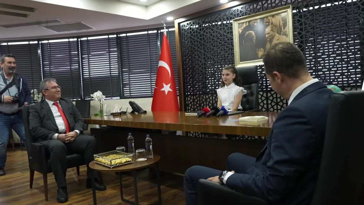 Balıkesir Büyükşehir Belediye Başkanı Ahmet Akın, 23 Nisan\'da Koltuğunu Çocuklara Emanet Etti