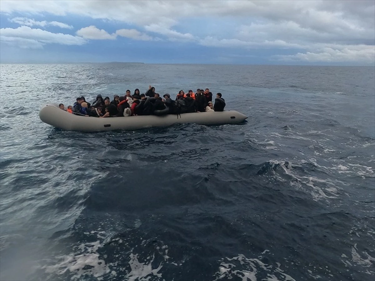 Balıkesir Ayvalık açıklarında 36 düzensiz göçmen kurtarıldı