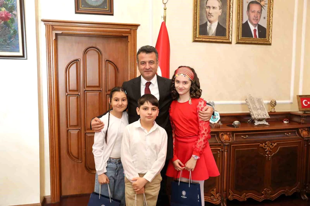 Samsun Büyükşehir Belediye Başkanı Halit Doğan, 23 Nisan\'da Koltuğunu Çocuklara Bıraktı