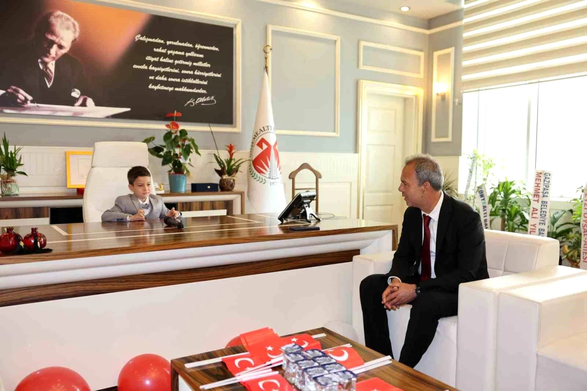 Döşemealtı Belediye Başkanı Menderes Dal, 23 Nisan Ulusal Egemenlik ve Çocuk Bayramı etkinliklerine katıldı