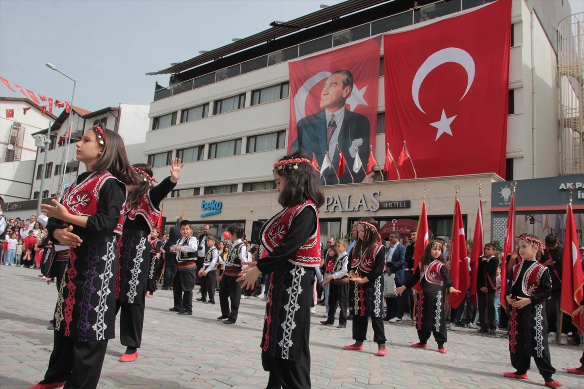 Beypazarı\'nda 23 Nisan Ulusal Egemenlik ve Çocuk Bayramı kutlandı