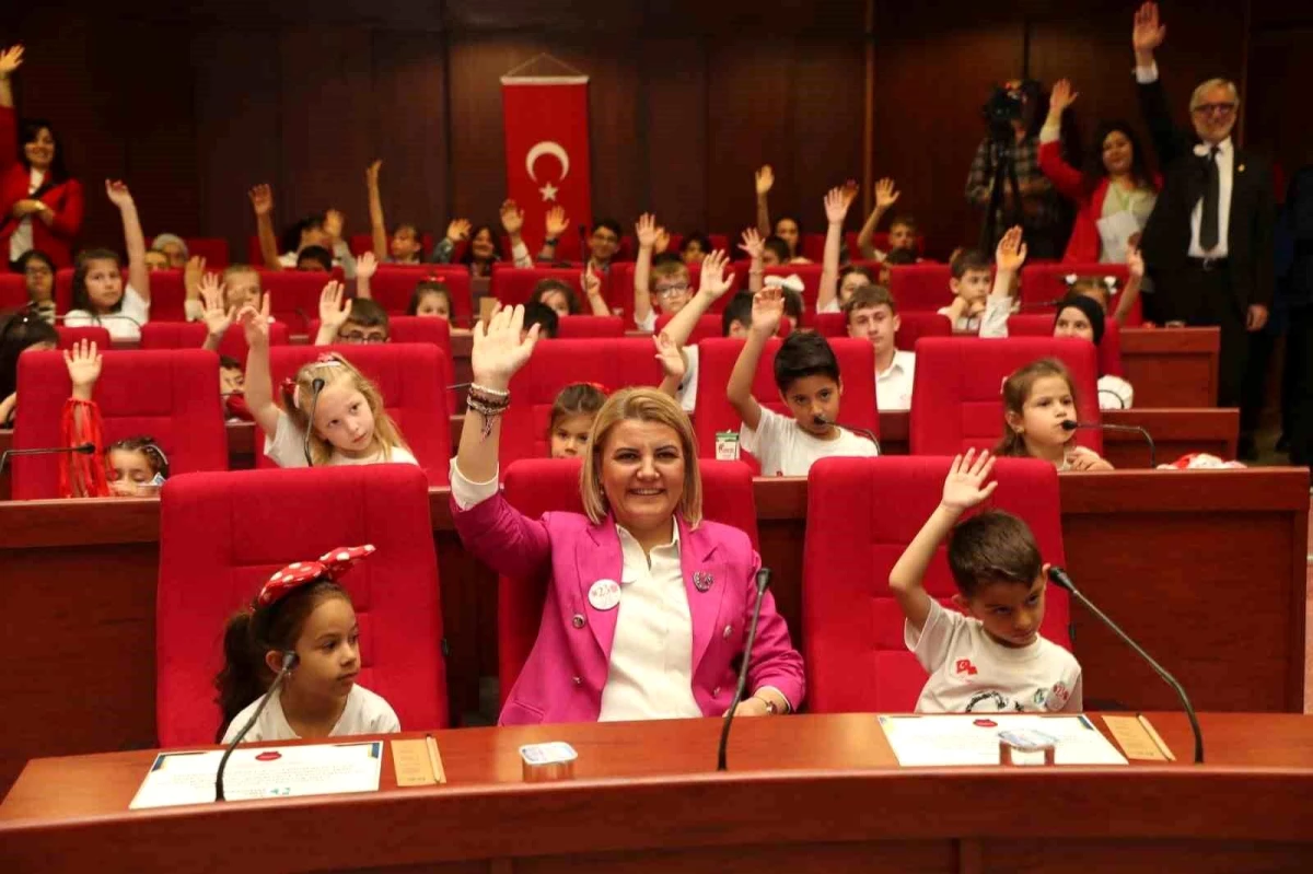 İzmit Belediyesi Çocuk Meclisi Oyuncak Müzesi Kurulması Önergesini Kabul Etti