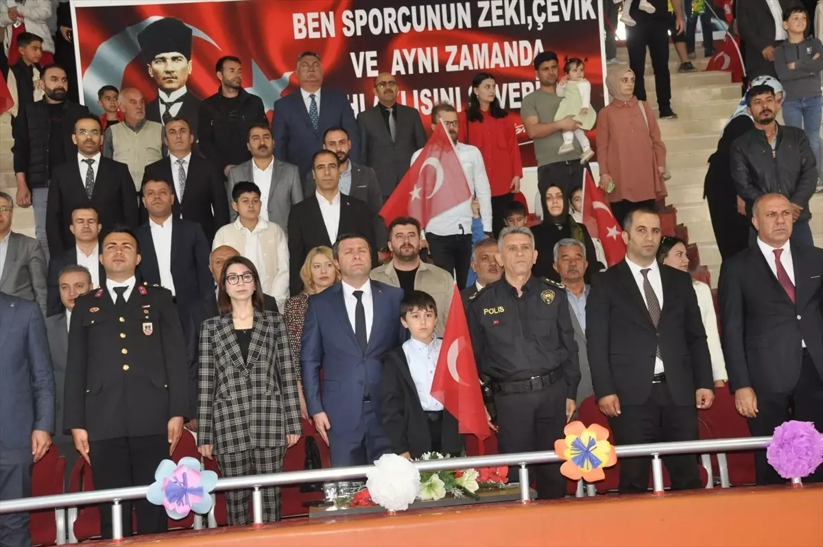 Muş Bulanık\'ta 23 Nisan Ulusal Egemenlik ve Çocuk Bayramı Kutlandı