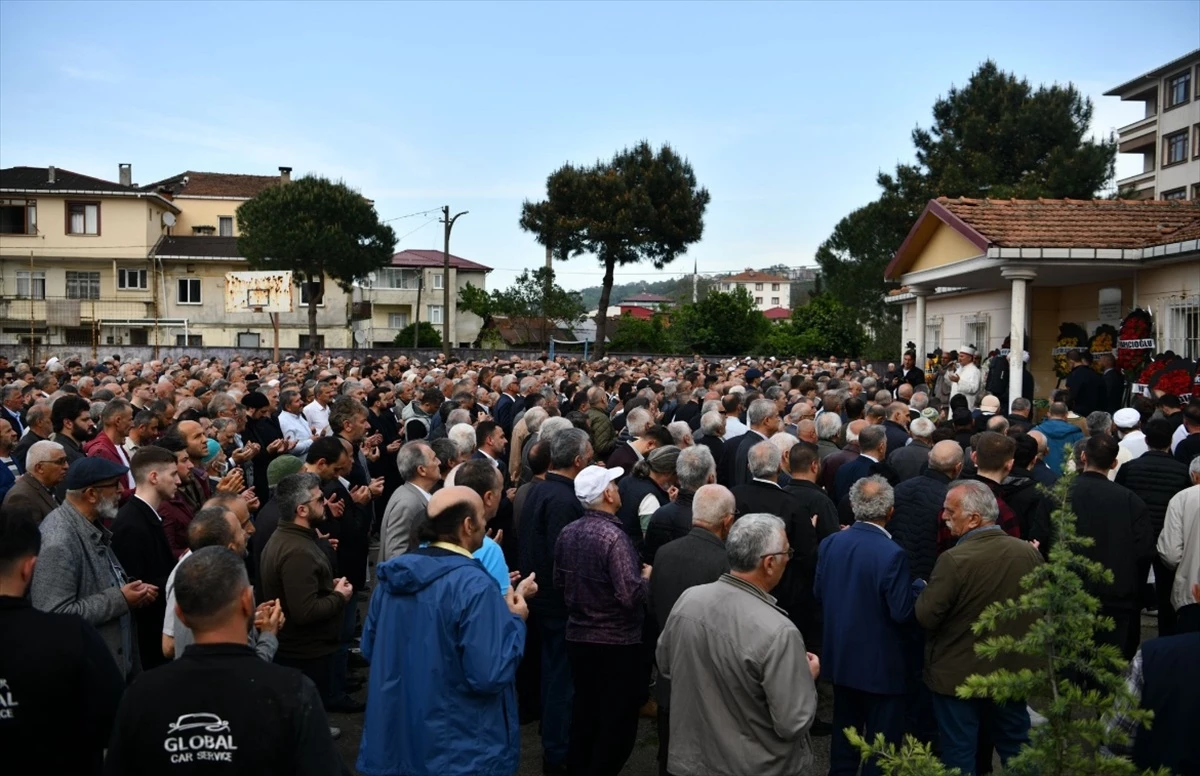 Trabzon\'da Hacı Nusret Çakıroğlu\'nun cenazesi toprağa verildi