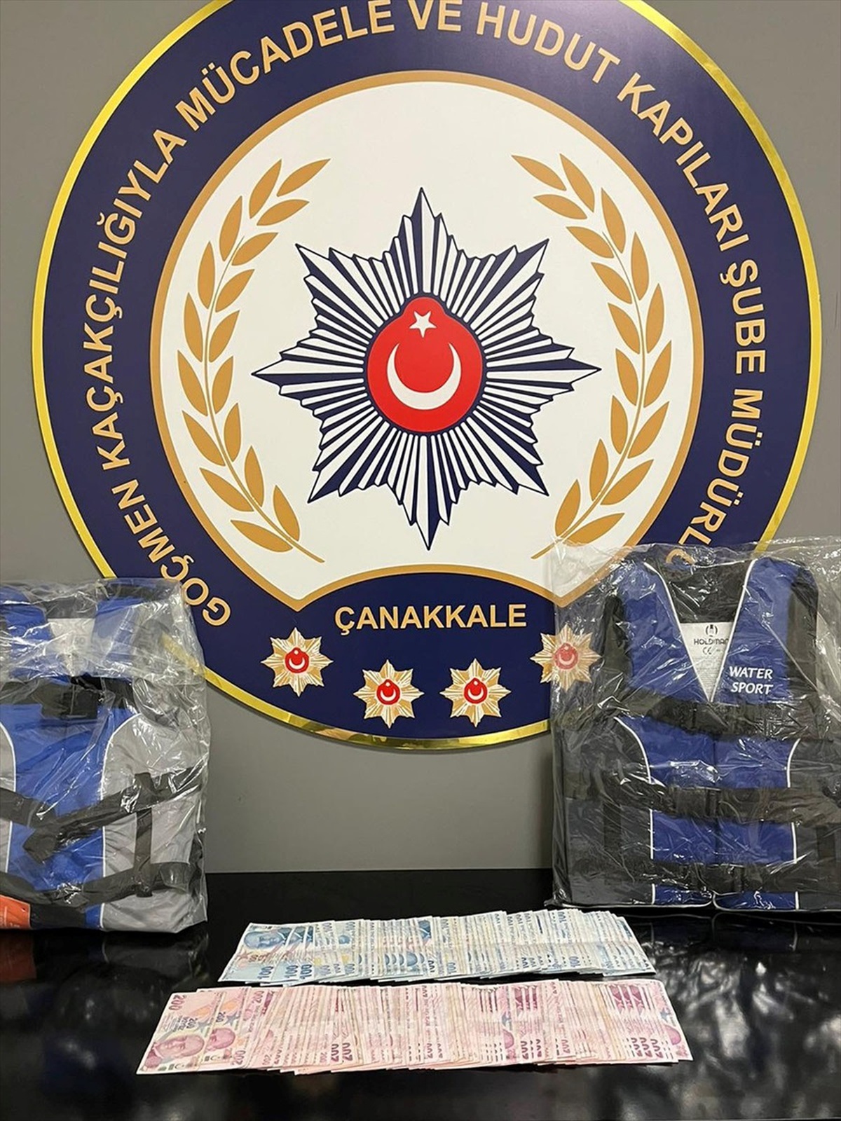 Çanakkale\'de 43 düzensiz göçmen yakalandı, 4 şüpheli gözaltına alındı