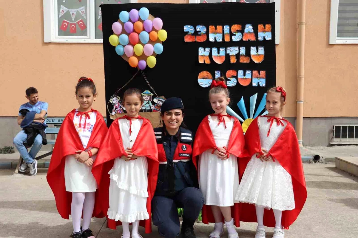 Düzce İl Jandarma Komutanlığı, 23 Nisan\'da çocuklarla bir araya geldi