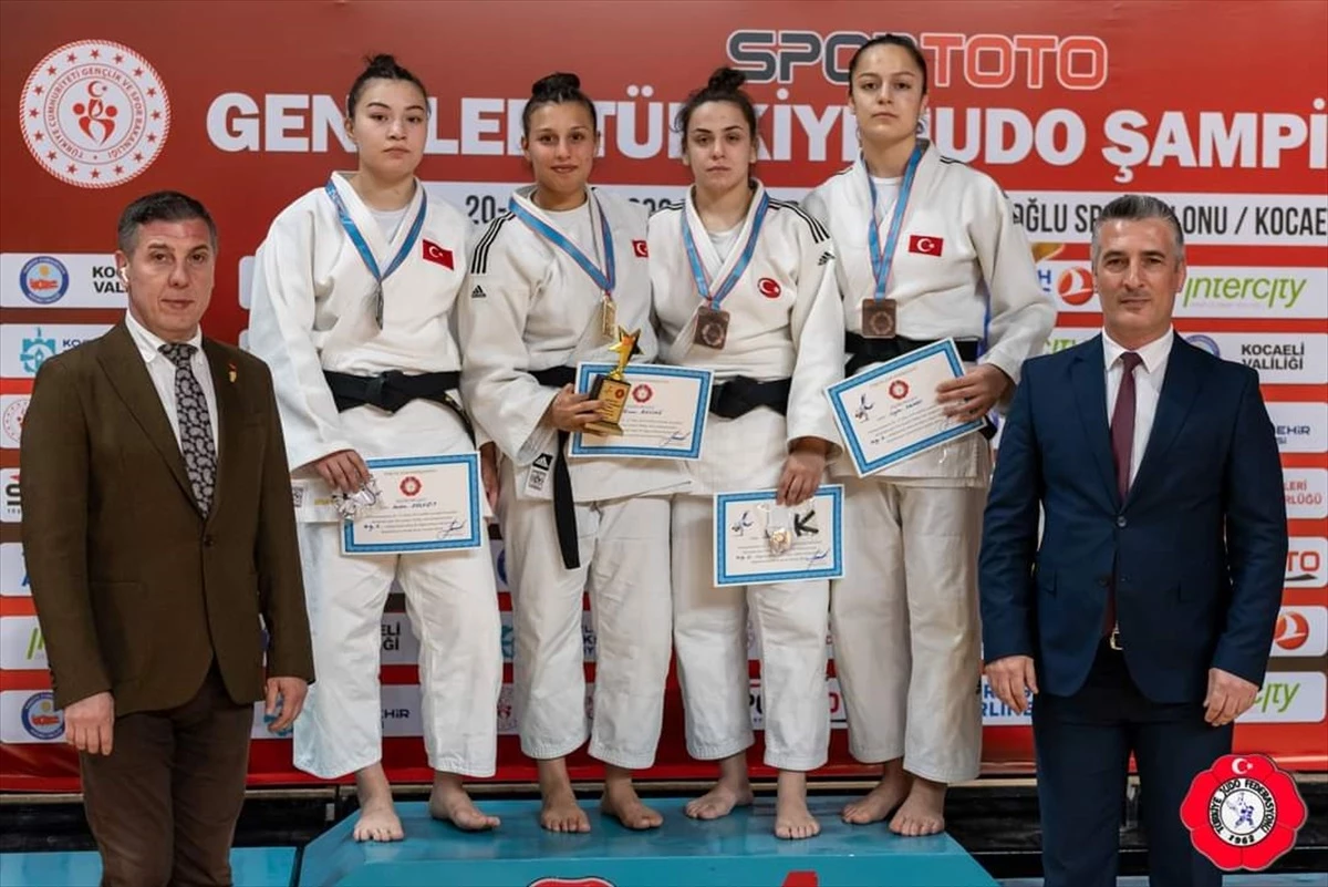 Çubuk Belediyesi Engelsiz Spor Kulübü, Spor Toto Gençler Türkiye Judo Şampiyonası\'nda 2 madalya kazandı