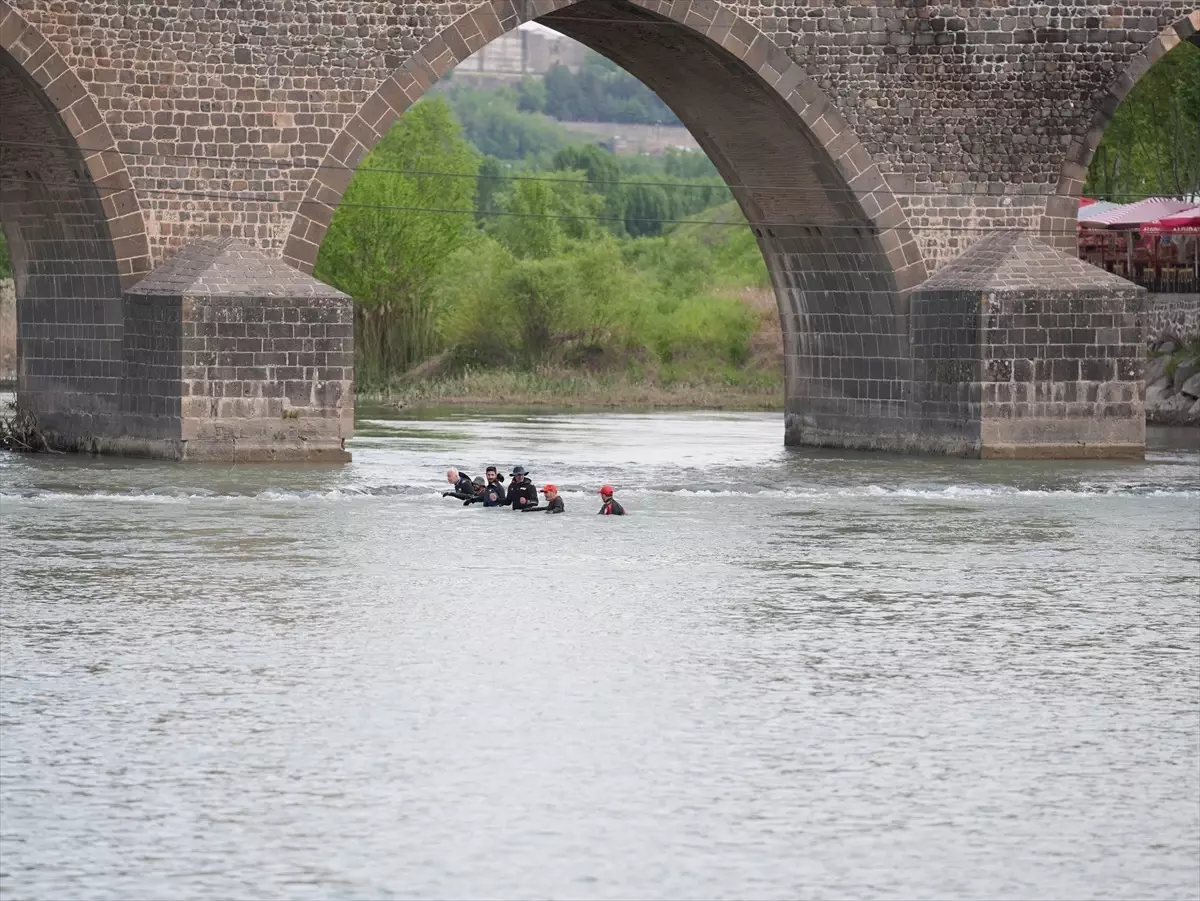 Diyarbakır\'da kaybolan kişinin bulunması için Dicle Nehri ve çevresinde arama çalışması devam ediyor