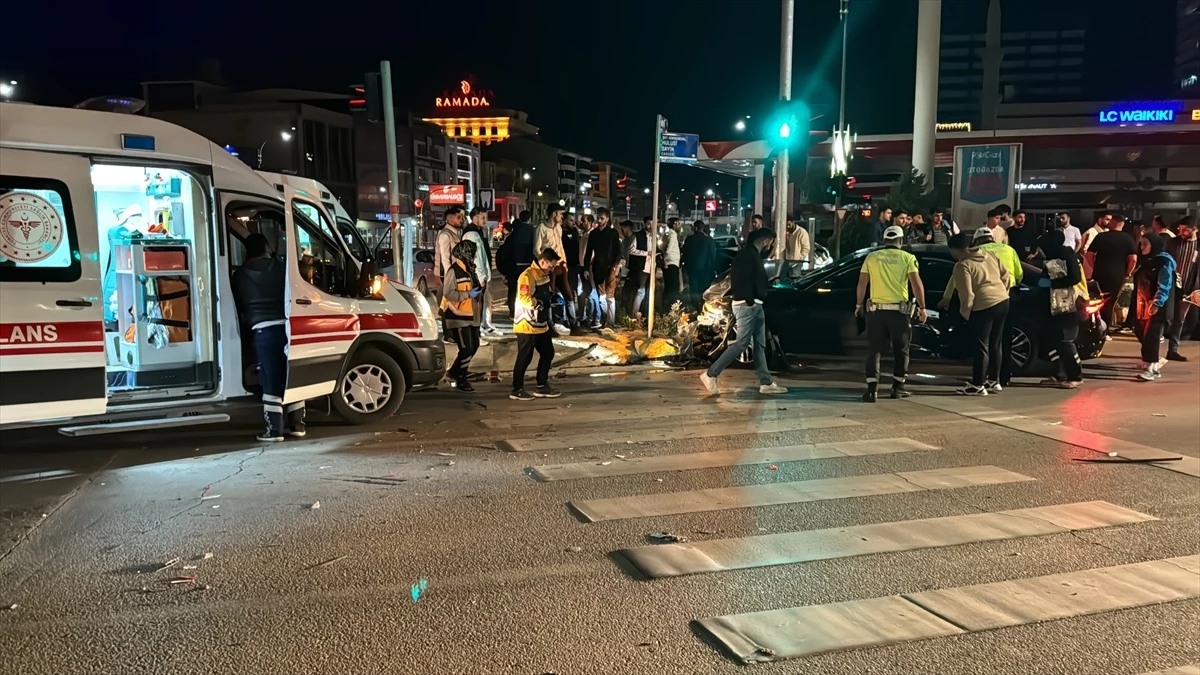 Elazığ\'da iki otomobilin çarpışması sonucu 1 kişi yaralandı