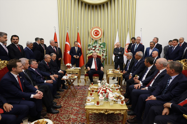 Erdoğan, 23 Nisan resepsiyonunda salonda bulunan Fatih Erbakan'ı çaya davet etmedi