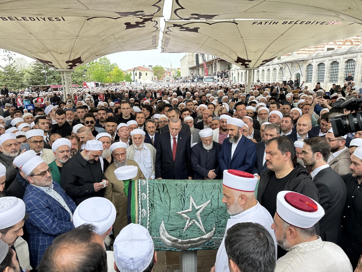 Cumhurbaşkanı Erdoğan, İsmailağa cemaati lideri Hasan Kılıç\'ın cenaze törenine katıldı