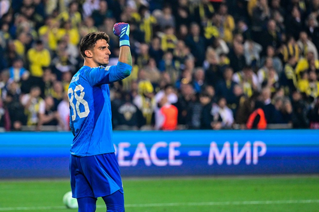 Fenerbahçe'yi eleyen Olympiakos kalecisi Konstantinos Tzolakis, kariyerinin transferini yapmaya hazırlanıyor