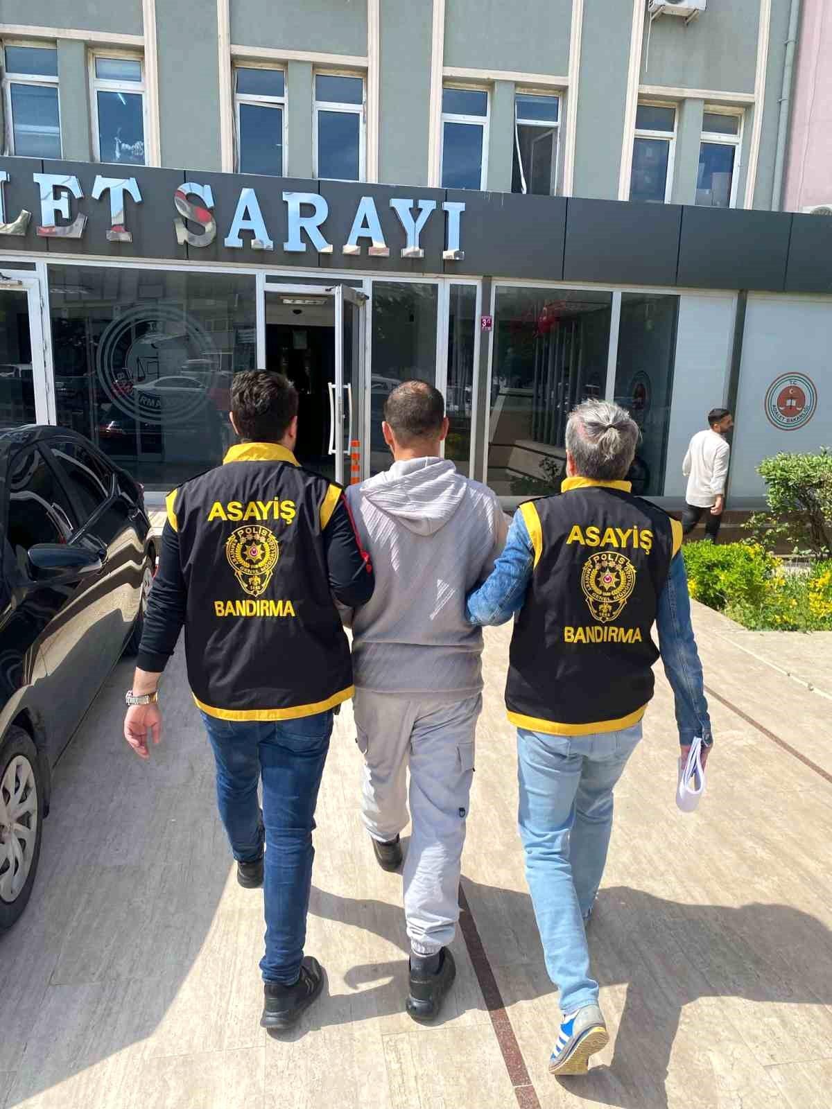 (İHA) Bandırma\'da başarılı operasyonlarla aranan suçlular yakalandı
