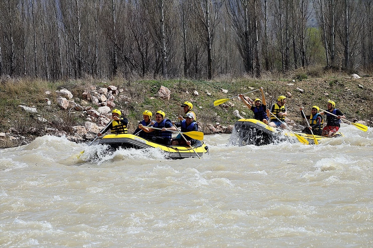 Bayburt\'ta Çoruh Nehri rafting tutkunlarını ağırlıyor