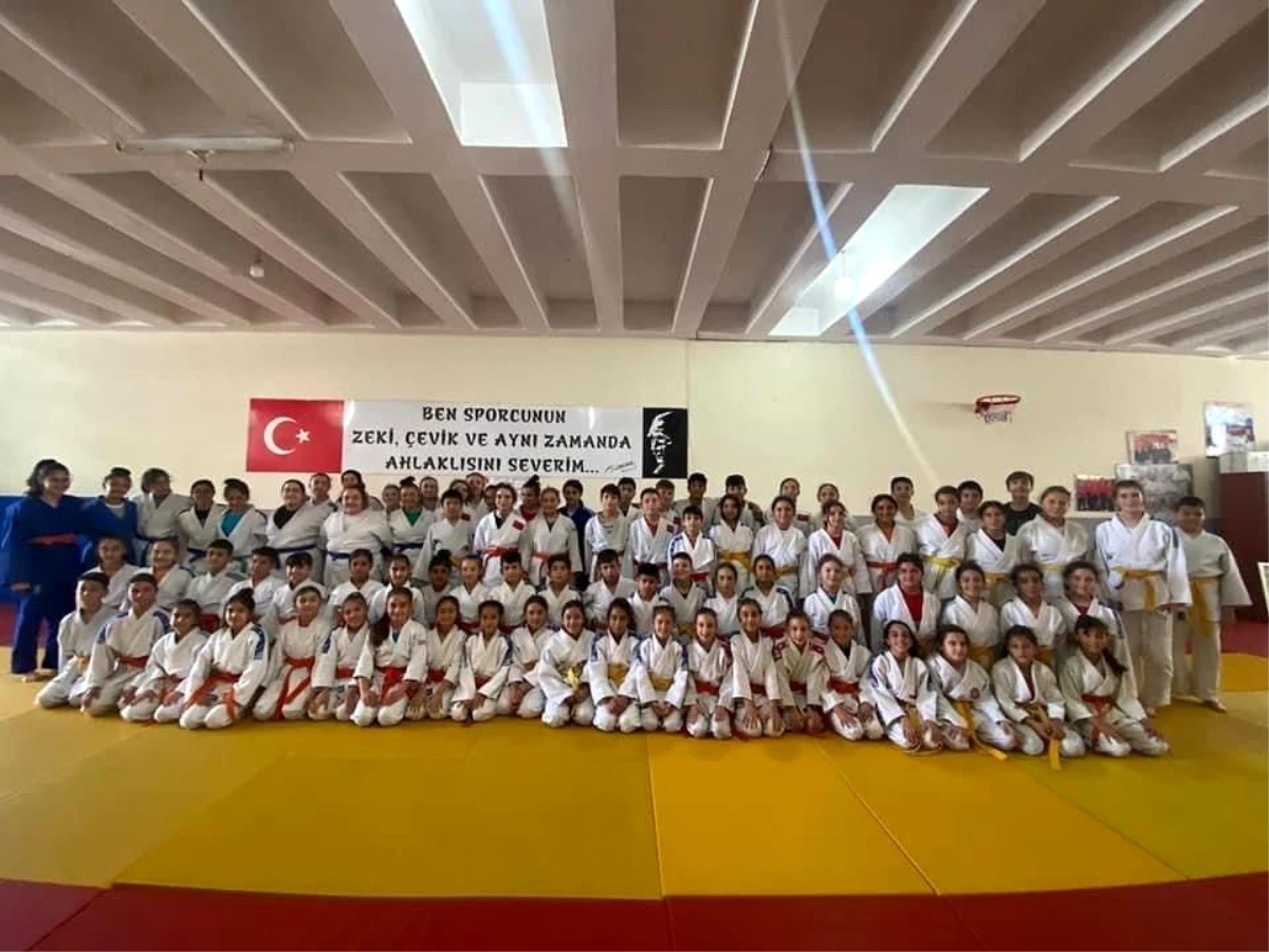 Salihli\'de judocular kemer sınavından geçti