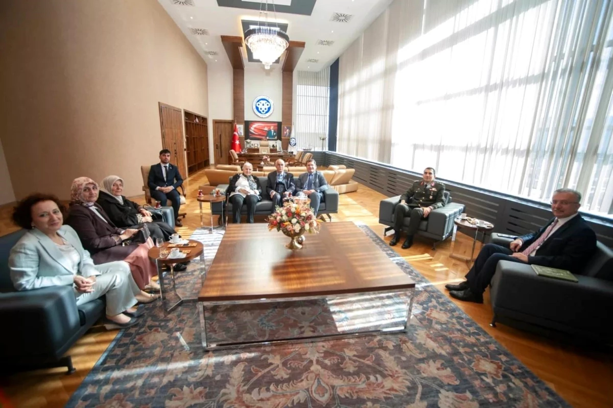 Timsal Karabekir, Erzincan Binali Yıldırım Üniversitesi\'ni ziyaret etti