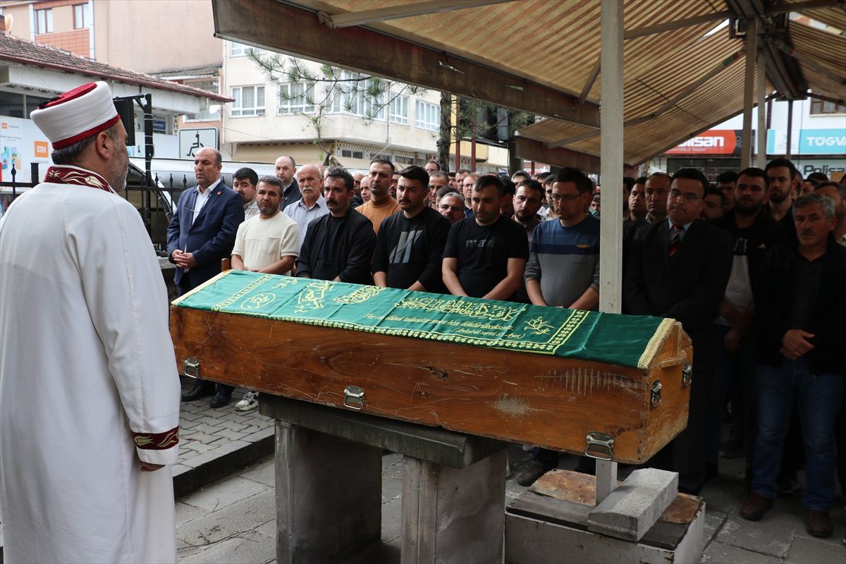 Kastamonu\'da Silahlı Saldırı Sonucu Öldürülen Taksici Defnedildi