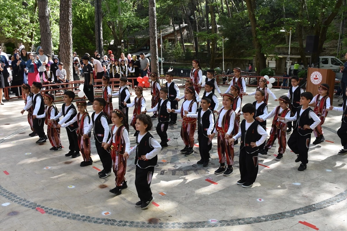 Kemalpaşa\'da 23 Nisan Ulusal Egemenlik ve Çocuk Bayramı Kutlamaları