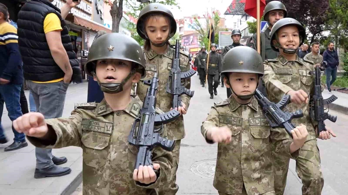 Kırıkkale\'de 23 Nisan kutlamaları Mehter Takımı eşliğinde yapıldı