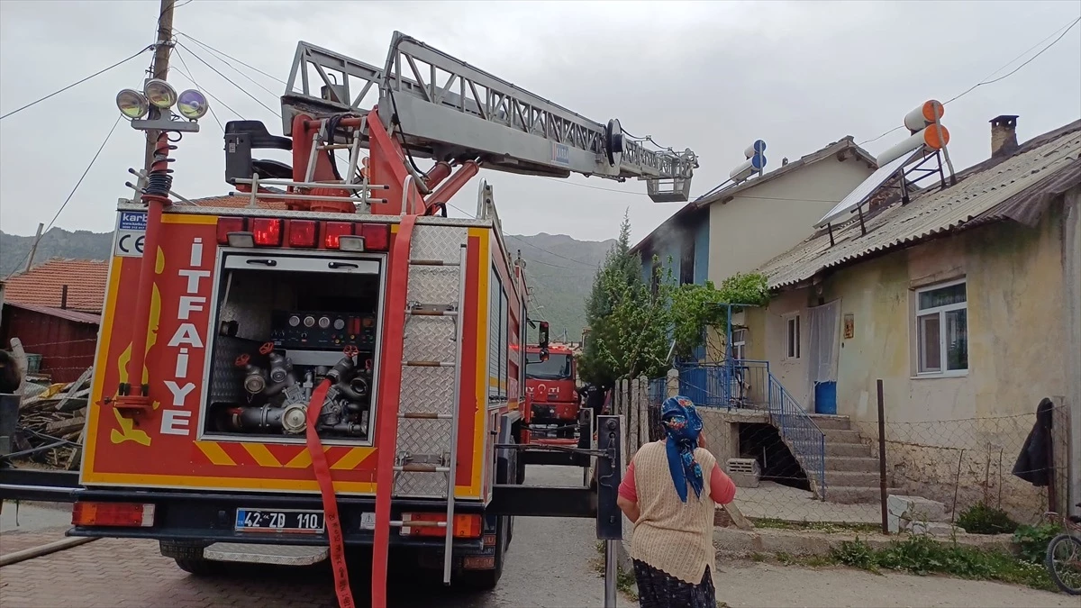 Seydişehir\'de çıkan yangında dumandan etkilenen bir kişi hastaneye kaldırıldı