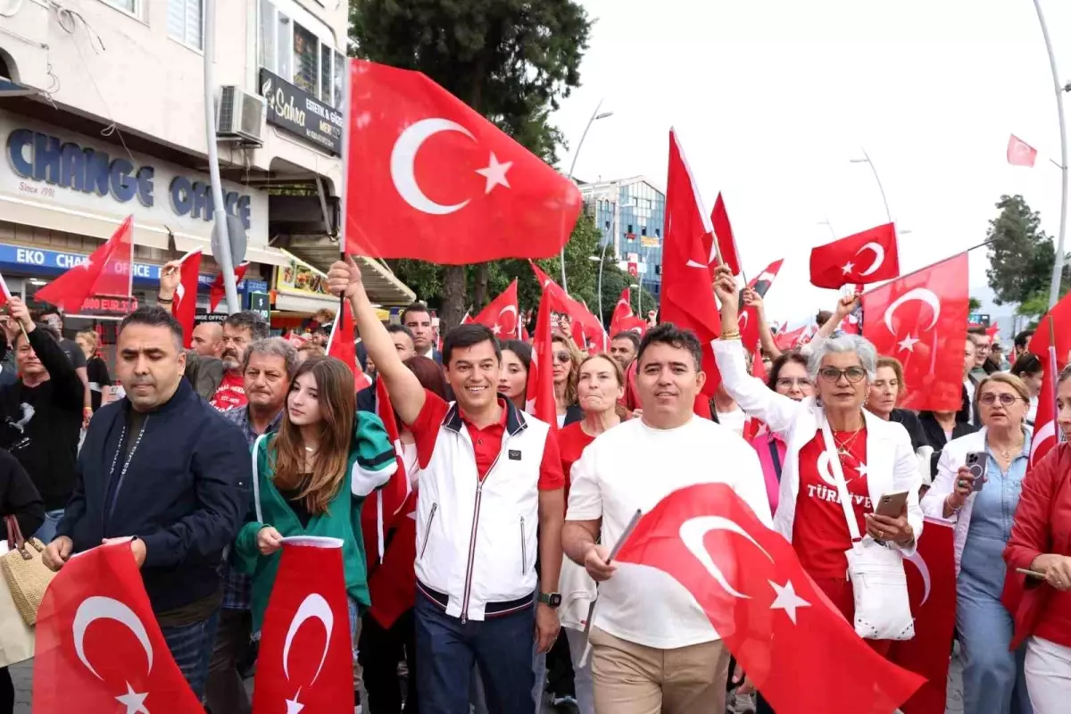 Marmaris\'te 23 Nisan kutlamaları çocuk kortejiyle sona erdi