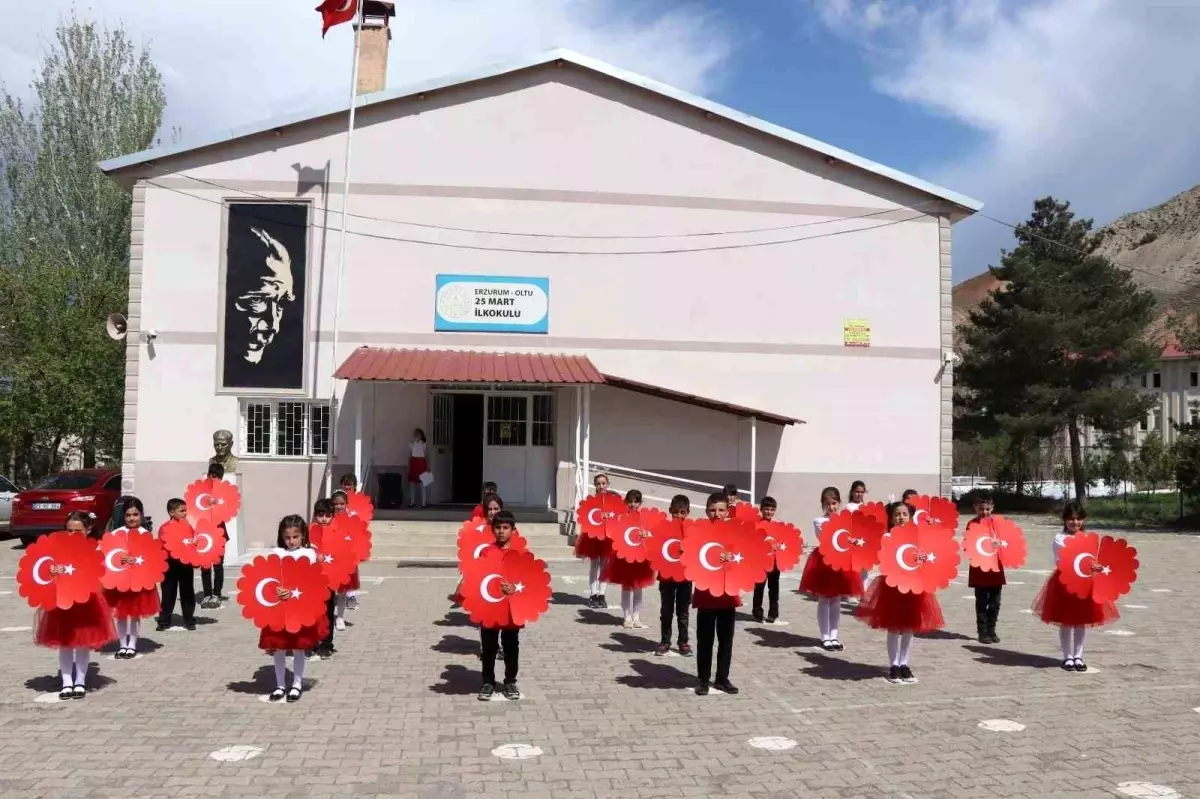 Oltu 25 Mart İlkokulu Öğrencileri 23 Nisan Programını Sahneledi