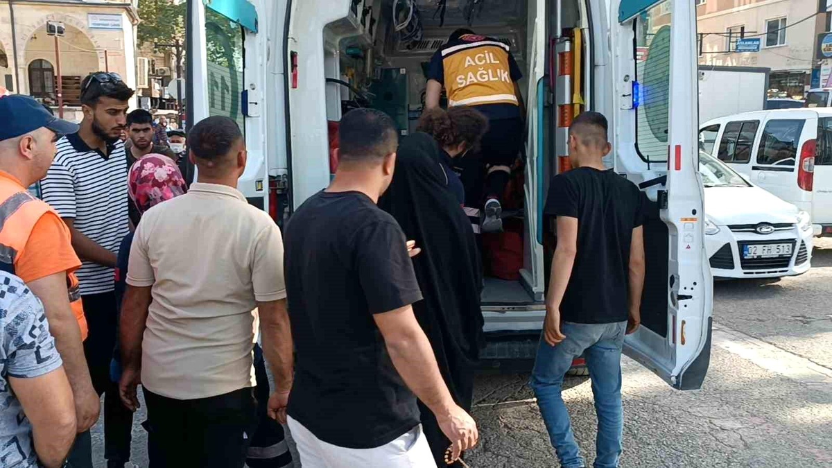 Adıyaman\'da motosiklet ile otomobil çarpışması: 1 yaralı