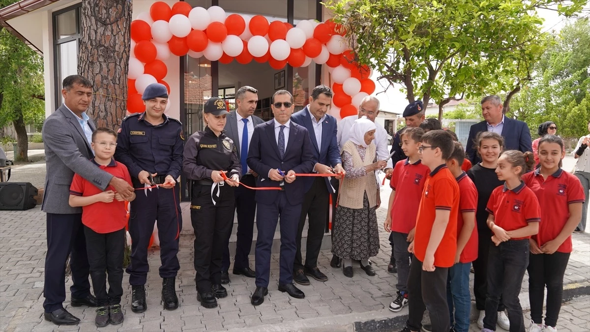 Muğla\'nın Ortaca ilçesinde hayırseverlerin desteğiyle kütüphane açıldı