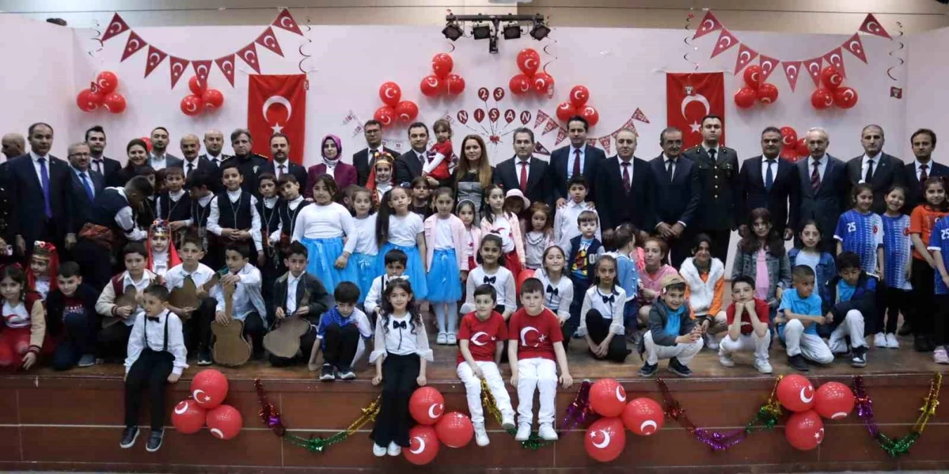 Erzurum\'un Pasinler ilçesinde 23 Nisan Ulusal Egemenlik ve Çocuk Bayramı Kutlandı