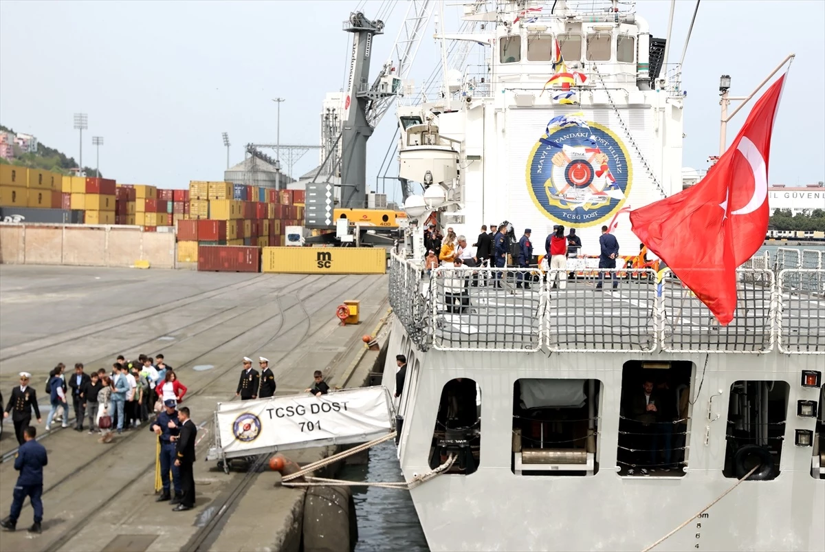 Samsun\'da TCG-Yıldırım ve TCSG-Dost Gemileri Ziyarete Açıldı