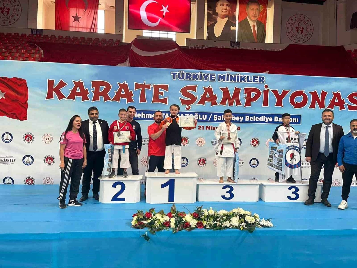 Mustafa Eren Güder Türkiye Minikler Karate Şampiyonası\'nda Şampiyon Oldu