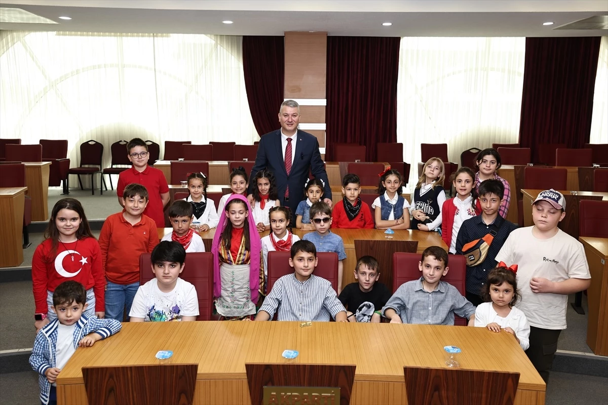 Serdivan\'da İlkokul Öğrencisi Temsili Belediye Başkanı Oldu