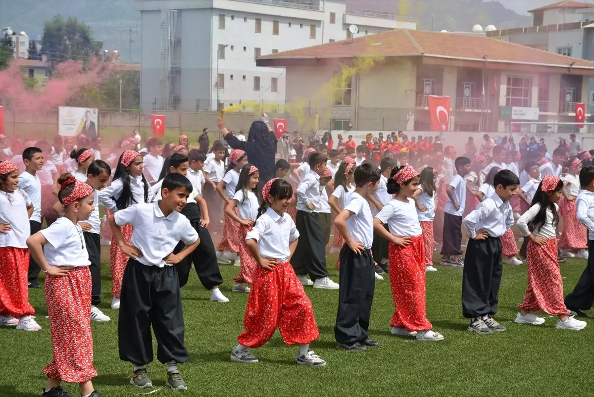 Silopi\'de 23 Nisan Ulusal Egemenlik ve Çocuk Bayramı Kutlandı