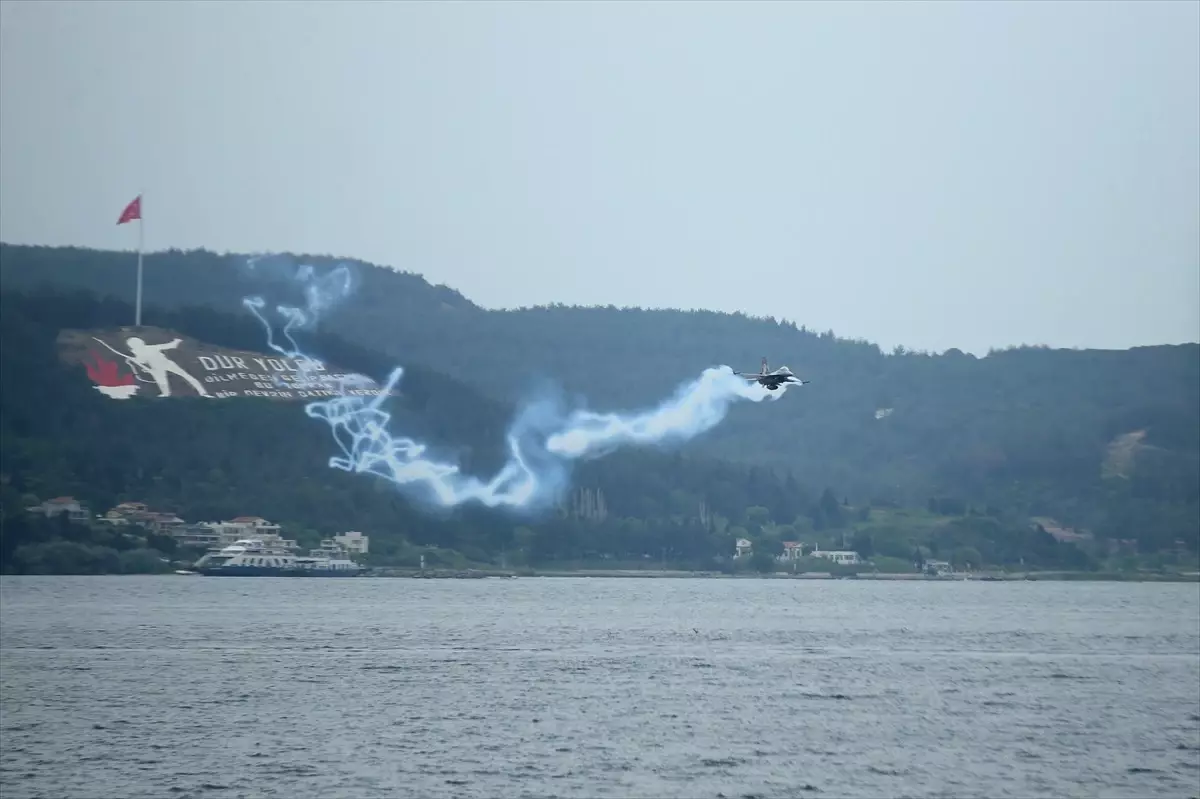 SOLOTÜRK, Çanakkale\'de Gösteri Uçuşu Gerçekleştirdi